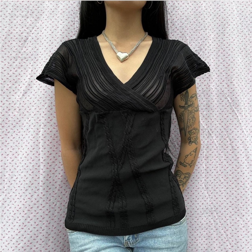 Grunge black mesh office siren top